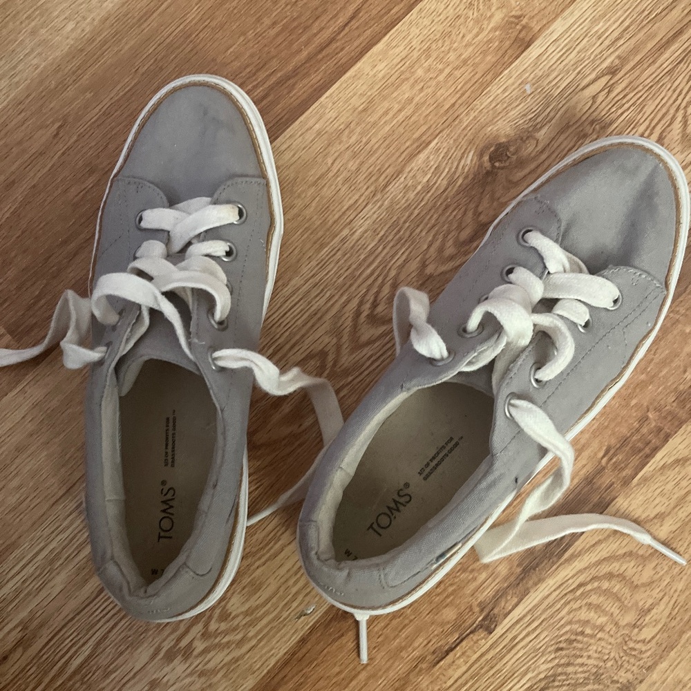 Tom’s canvas sneakers